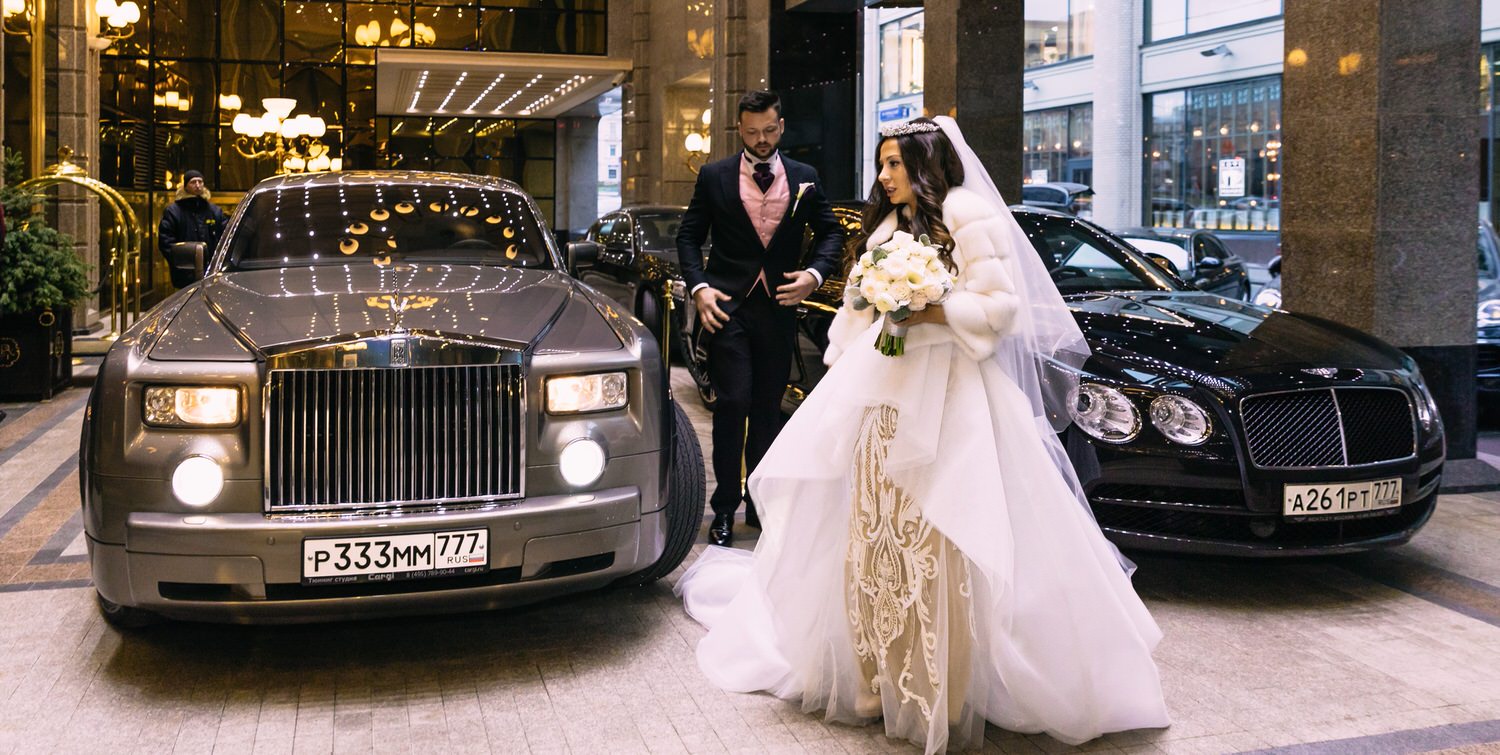 номер для молодоженов St Regis Никольская, свадебная фотосессия в гостинице в Москве